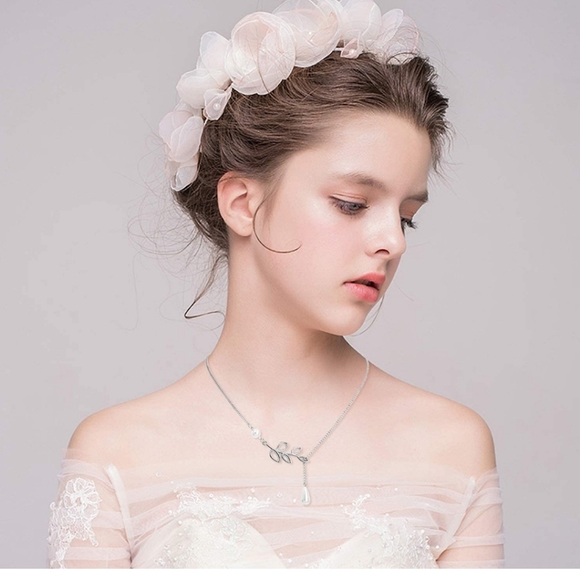 Assortment of Necklaces that Can Be Layered - Picture 6 of 7